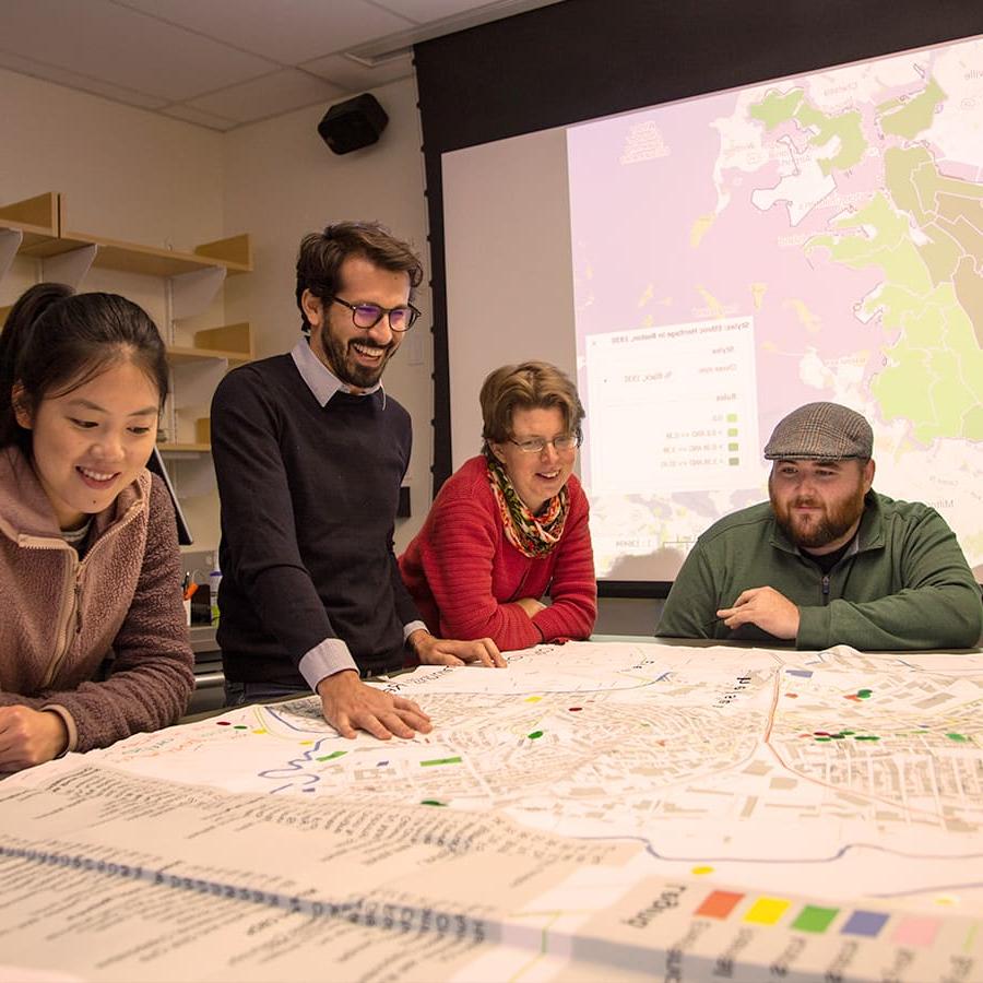 Professor Antonio with 城市规划 students